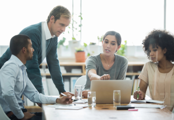 Consultant conducting structured performance gap analysis with business team
