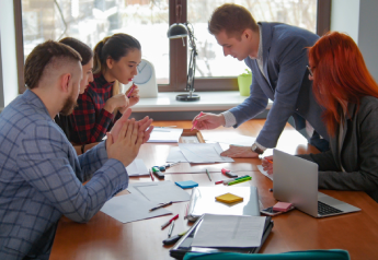 change management consultant aligning leadership team on decision rights and roles